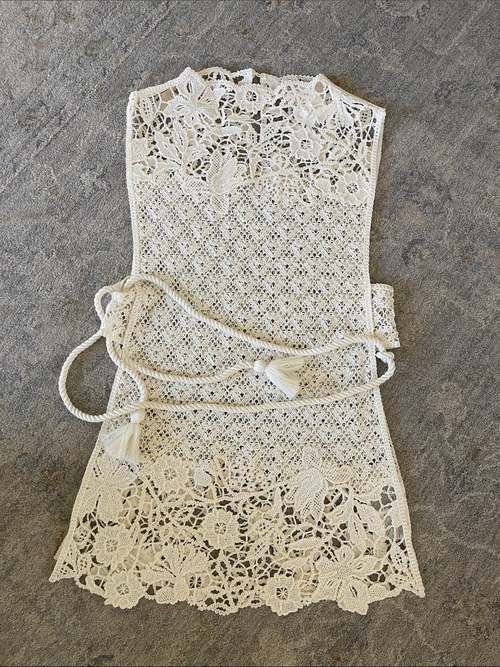 H&M Cream Crochet Lace top with Tassel Belt
